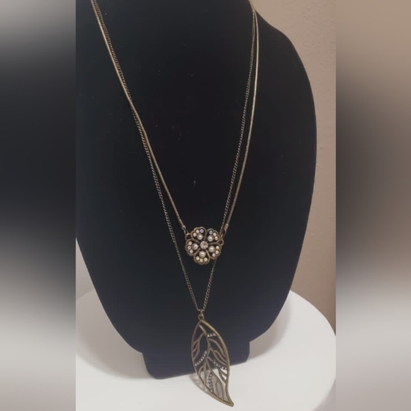 2-in-1 Bronze necklace chain With Leaf & Enamel Infused Pendant🌴 - Picture 2 of 8